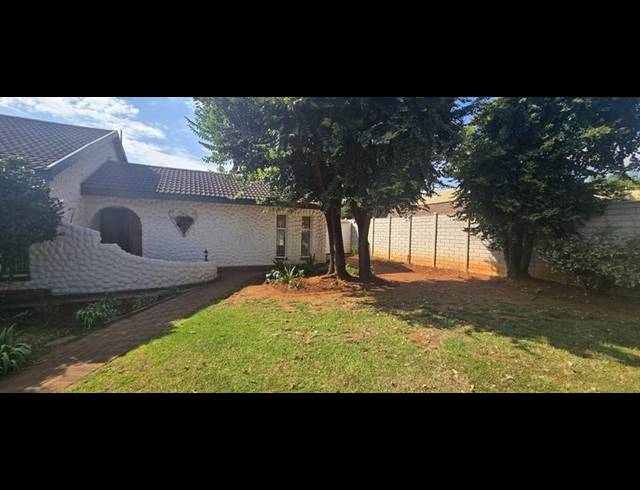 3 BEDROOM HOUSE FOR SALE IN VANDERBIJLPARK SE 2